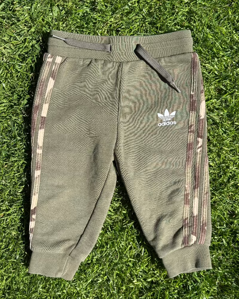 souprava_adidas_maskacova_batolata