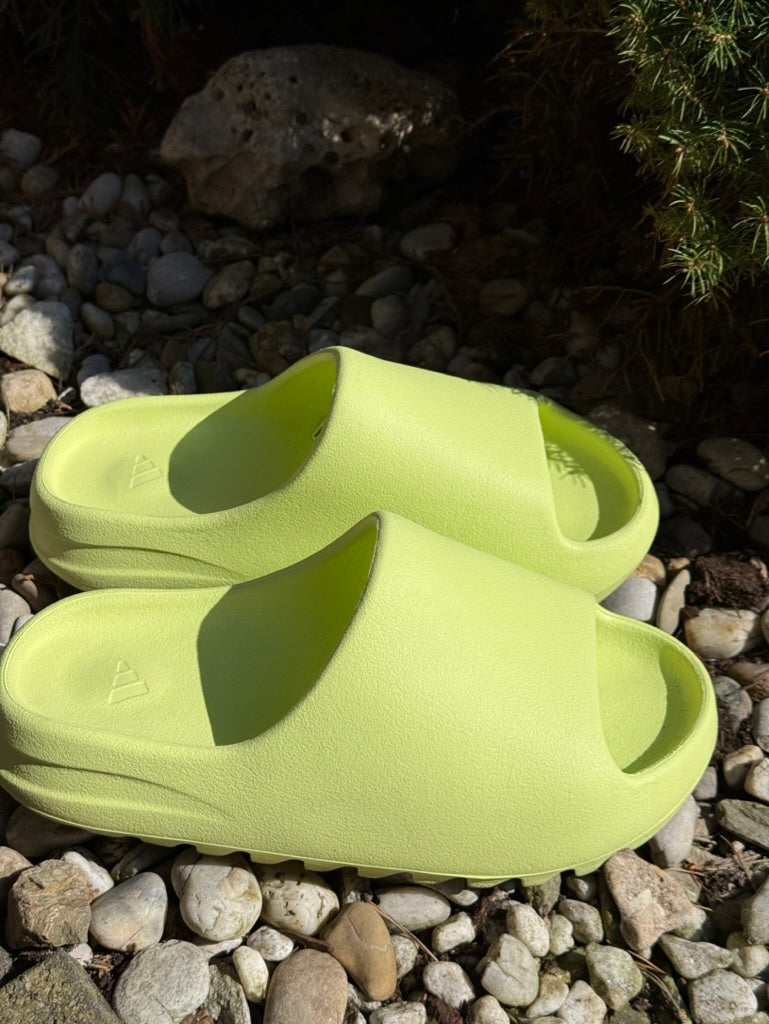 yeezy_slide_glow_green