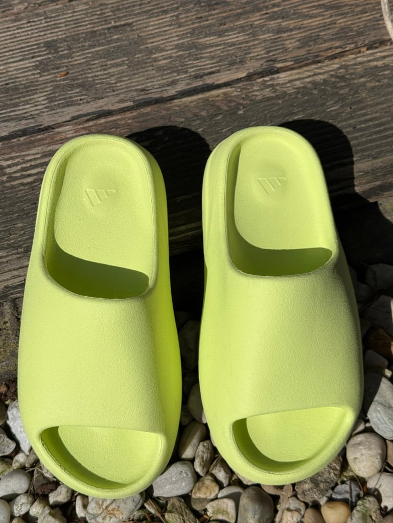 yeezy_slide_glow_green