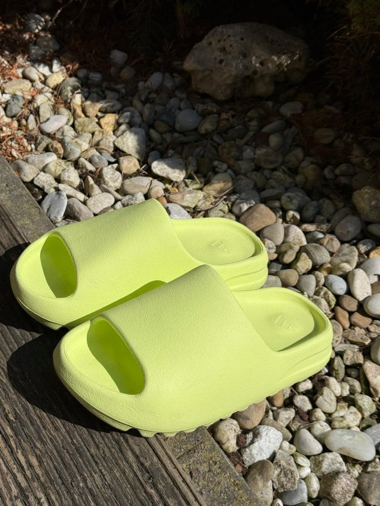 yeezy_slide_glow_green
