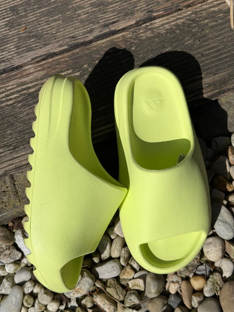 yeezy_slide_glow_green