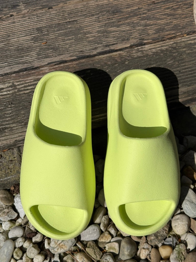 yeezy_slide_glow_green