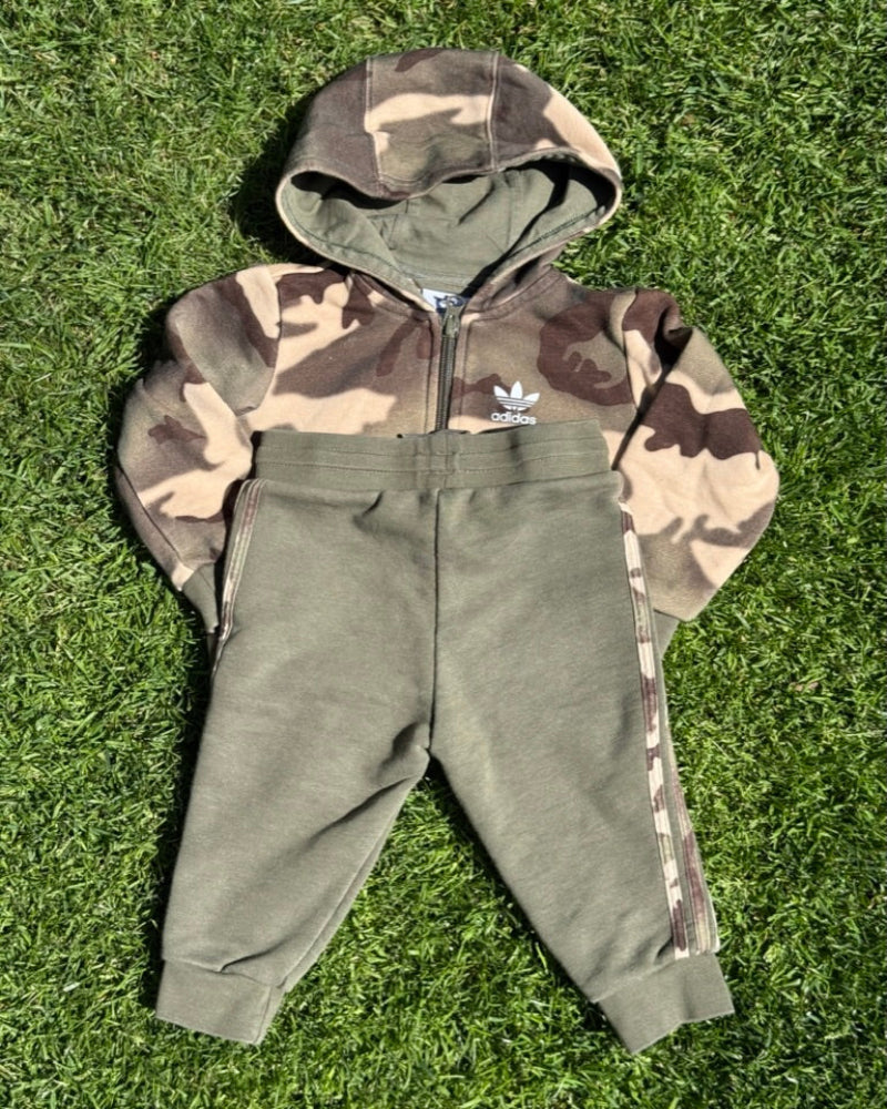 souprava_adidas_maskacova_batolata