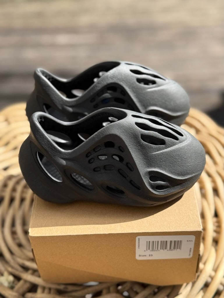 Tenisky dětské Yeeze FOAM onyx