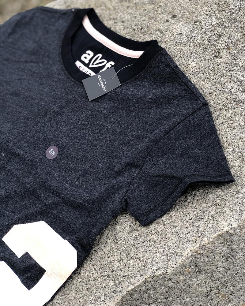 Triko dětské Abercrombie & Fitch tmavě šedé