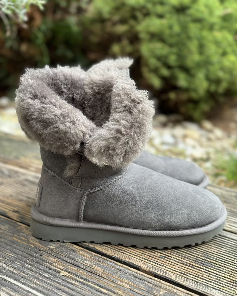 ugg_valenky_sede_kozisek_ozdoba