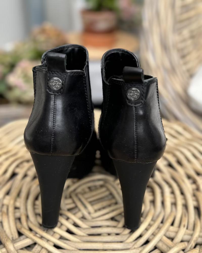 kozacky_guess_damske_kuze_podpatek