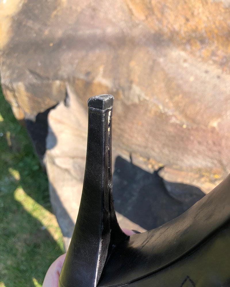 Kozačky dámské Guess černé na podpatku