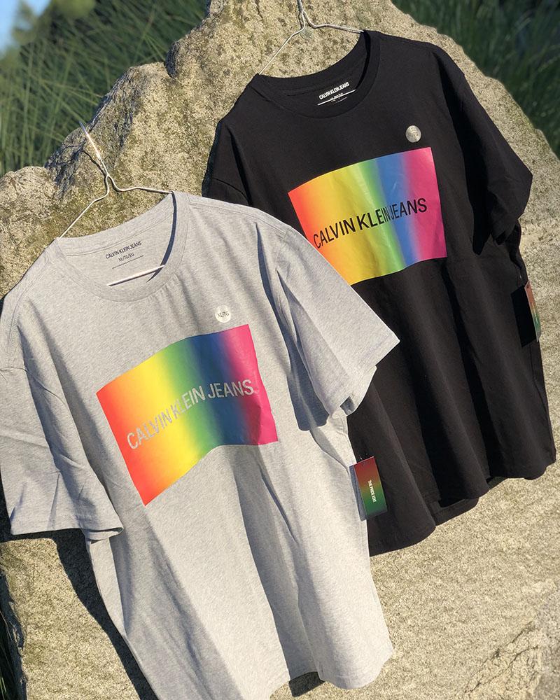 Triko pánské Calvin Klein s duhovým potiskem