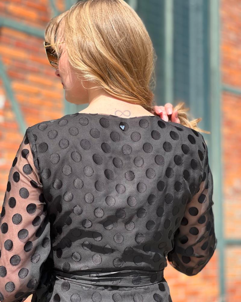 Šaty dámské Guess černé dlouhé se vzorem