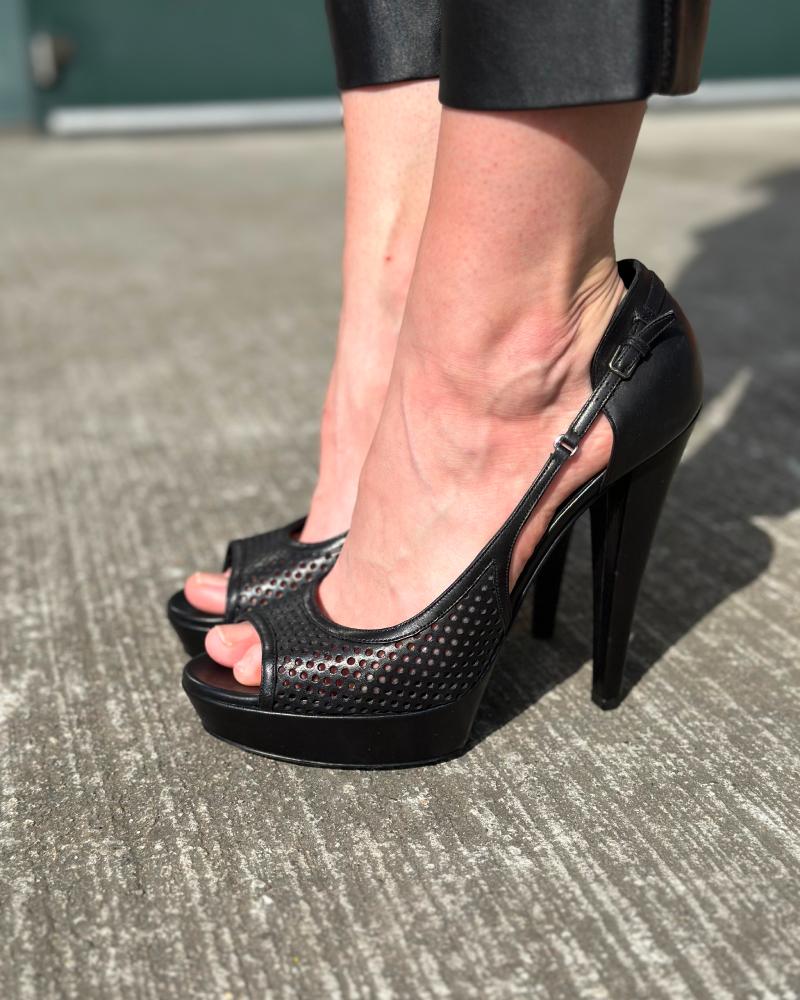 Yves Saint Laurent women's pumps