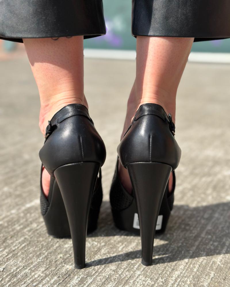 Yves Saint Laurent women's pumps