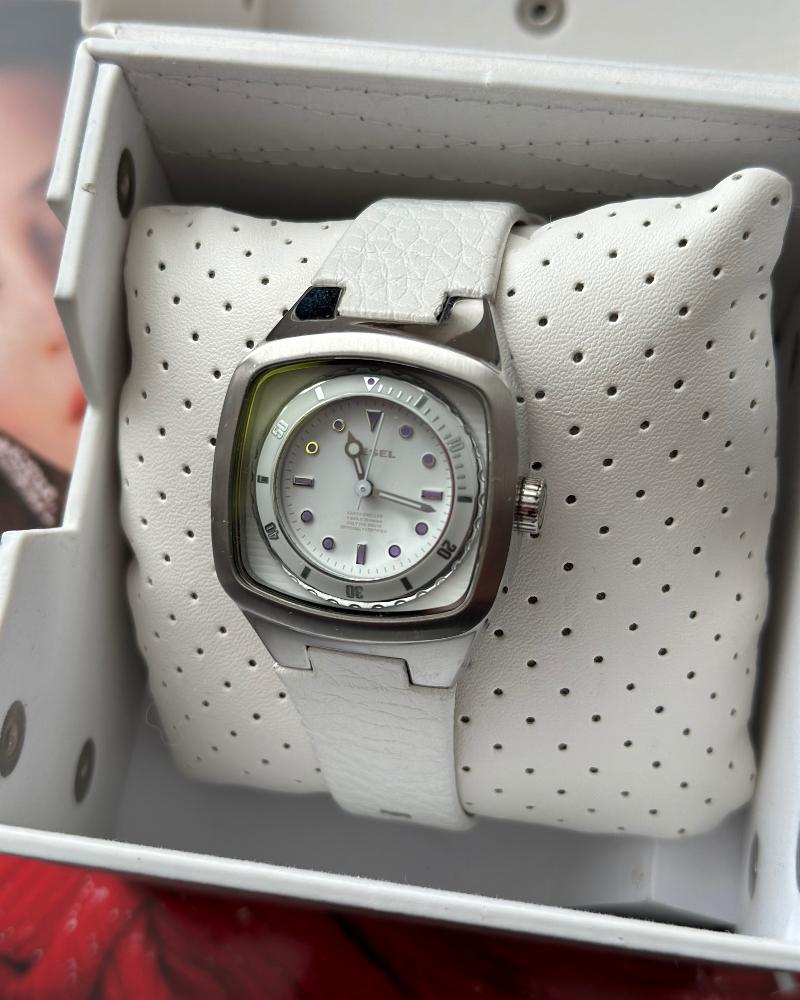 Hodinky dámské Diesel bílo-stříbrné