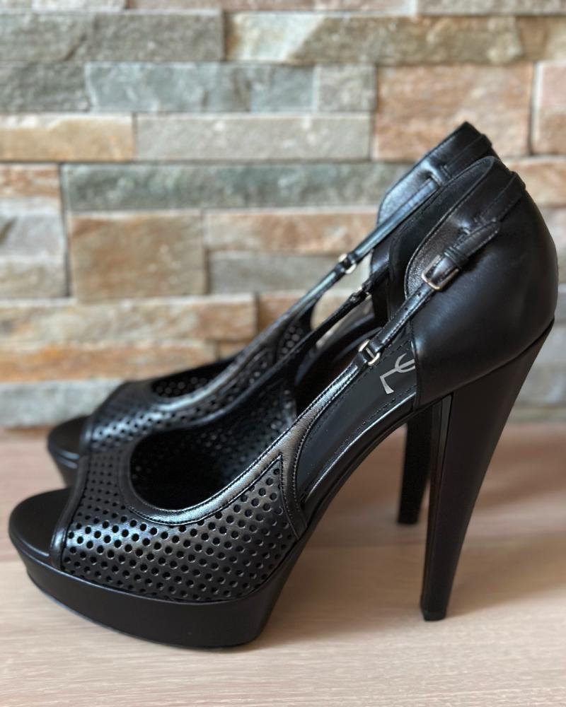 Yves Saint Laurent women's pumps