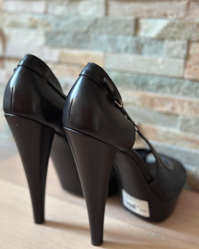 Yves Saint Laurent women's pumps