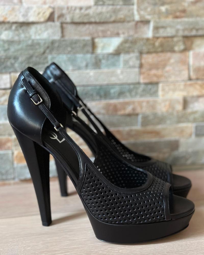 Yves Saint Laurent women's pumps