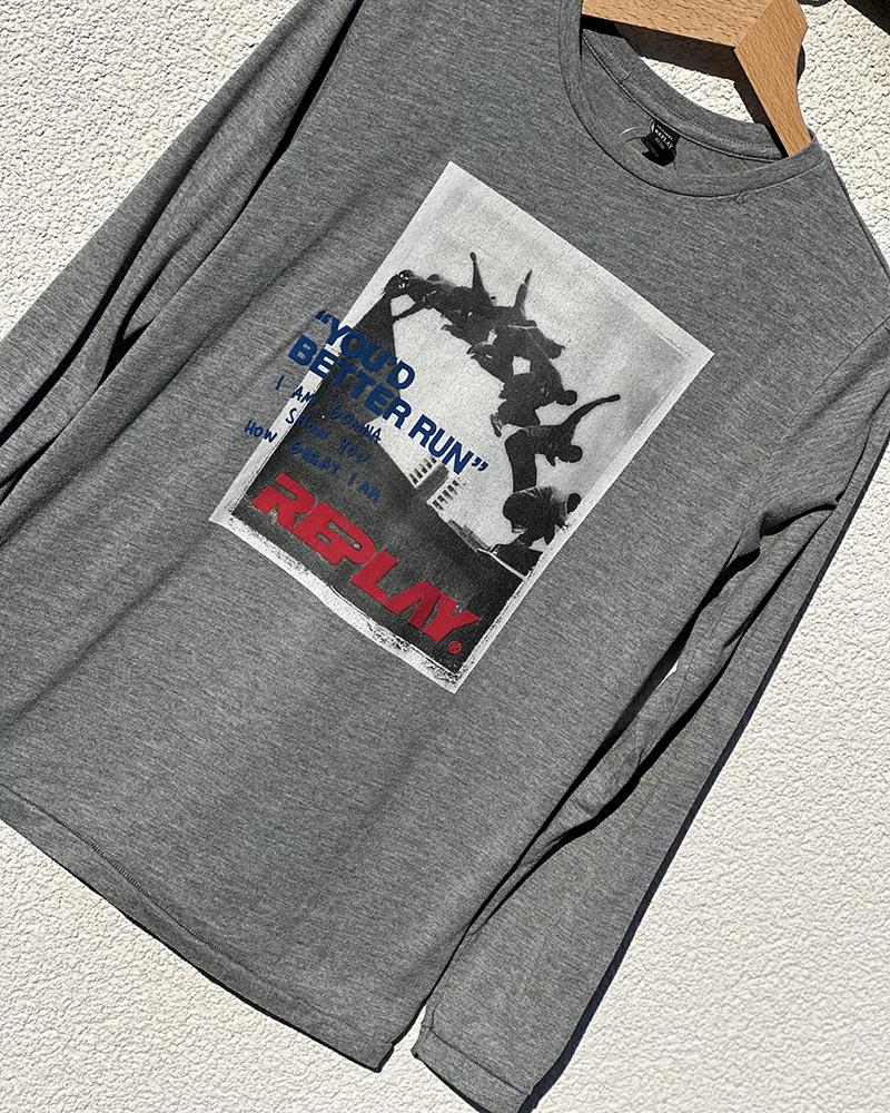 T-shirt for children Replay gray with long sleeves and a picture and the inscription "you better run"
