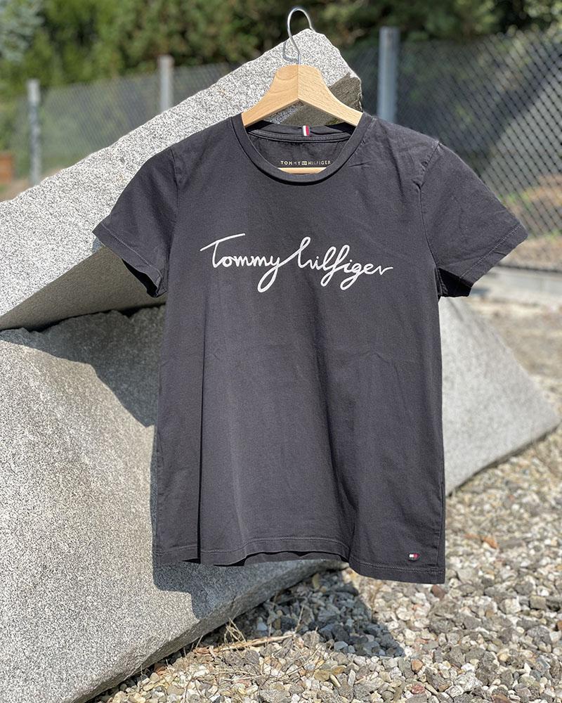 Triko dámské Tommy Hilfiger černé s nápisem