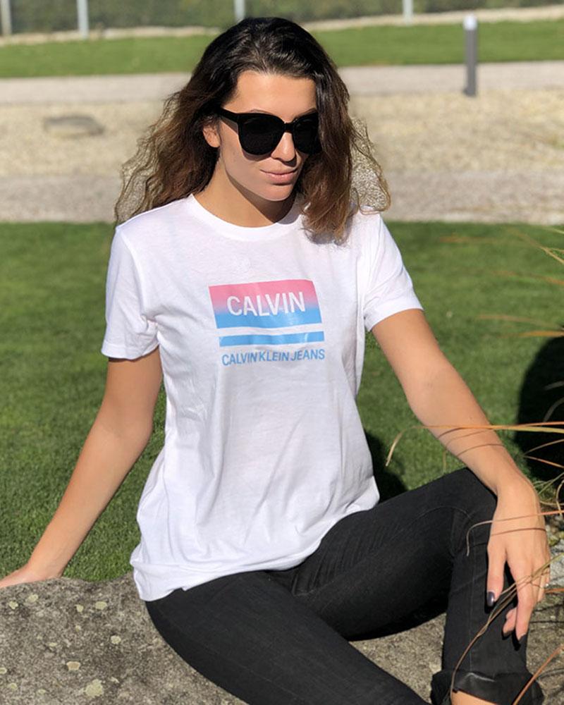 Triko dámské Calvin Klein bílé s pastelovým logem