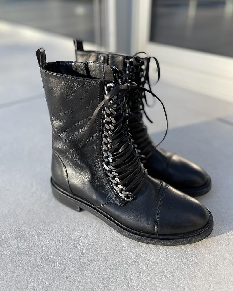 Boty dámské Casadei černé s řetízkem