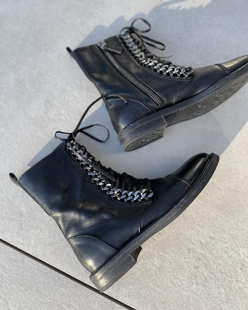 Boty dámské Casadei černé s řetízkem