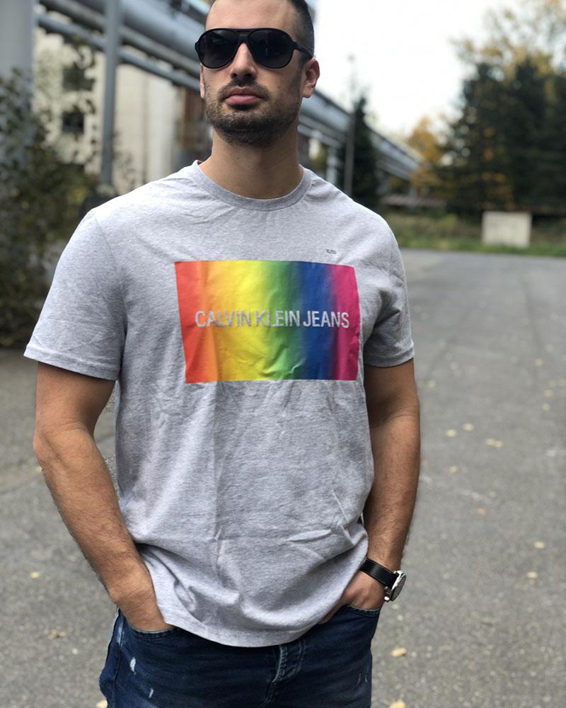 Triko pánské Calvin Klein s duhovým potiskem