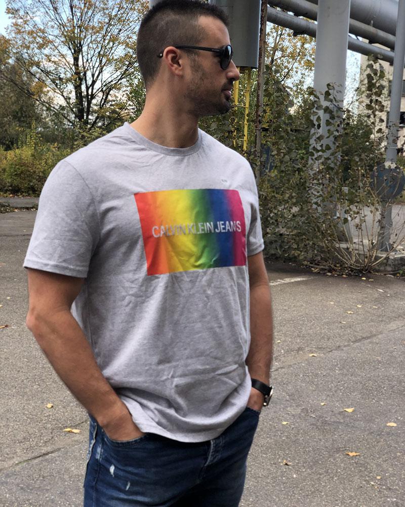 Triko pánské Calvin Klein s duhovým potiskem