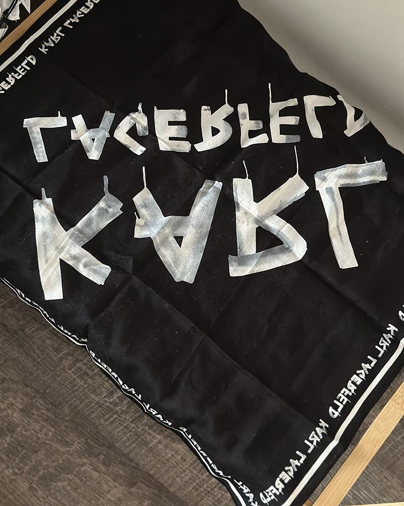 Šátek dámský Karl Lagerfeld černo-bílý