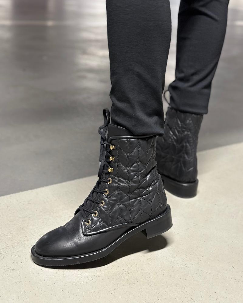 Women's shoes Stuart Weitzman black with pattern