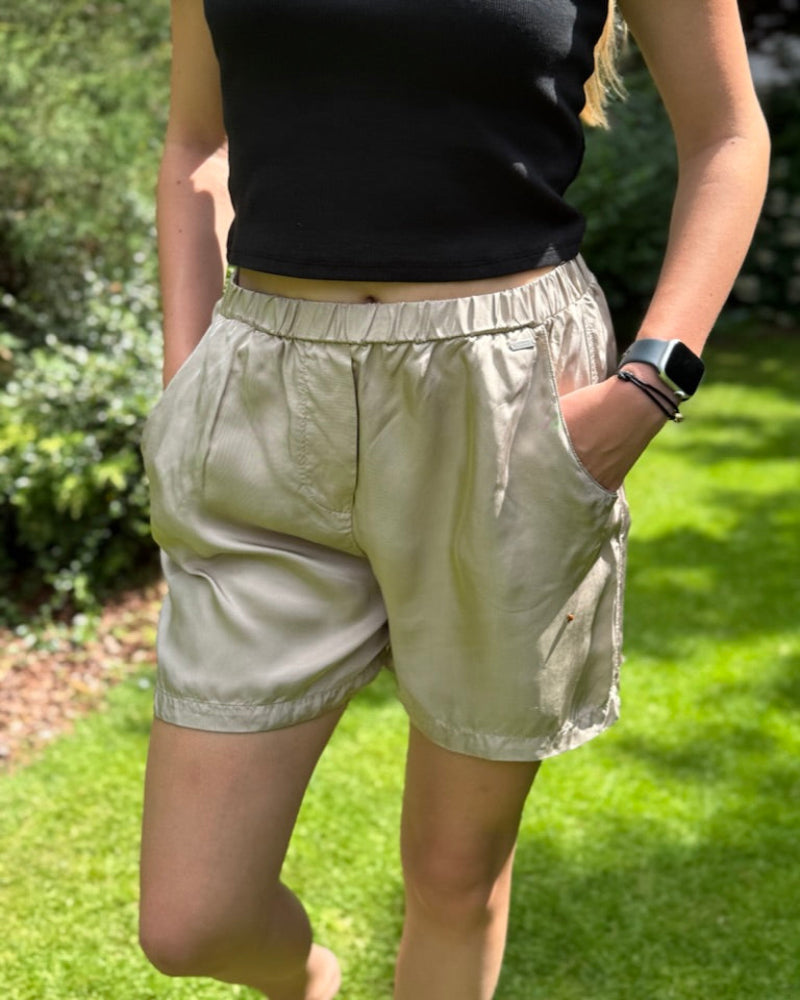 kraťasy_armani_exchange_leskle_bezove