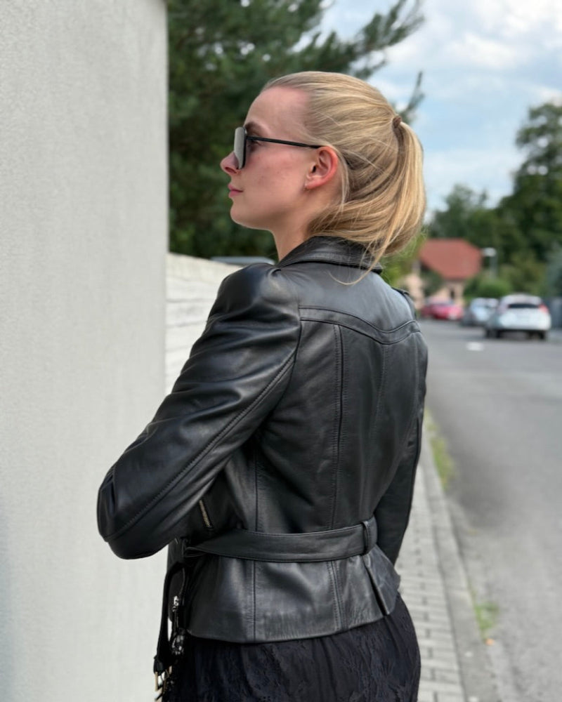 bunda_kuze_elisabetta_franchi_cerna_38