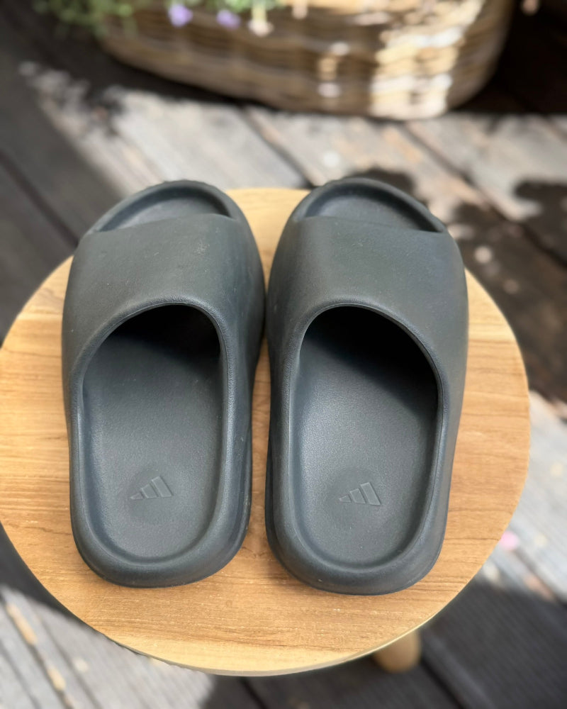 pantofle_adidas_yeezy_slides_granite_36
