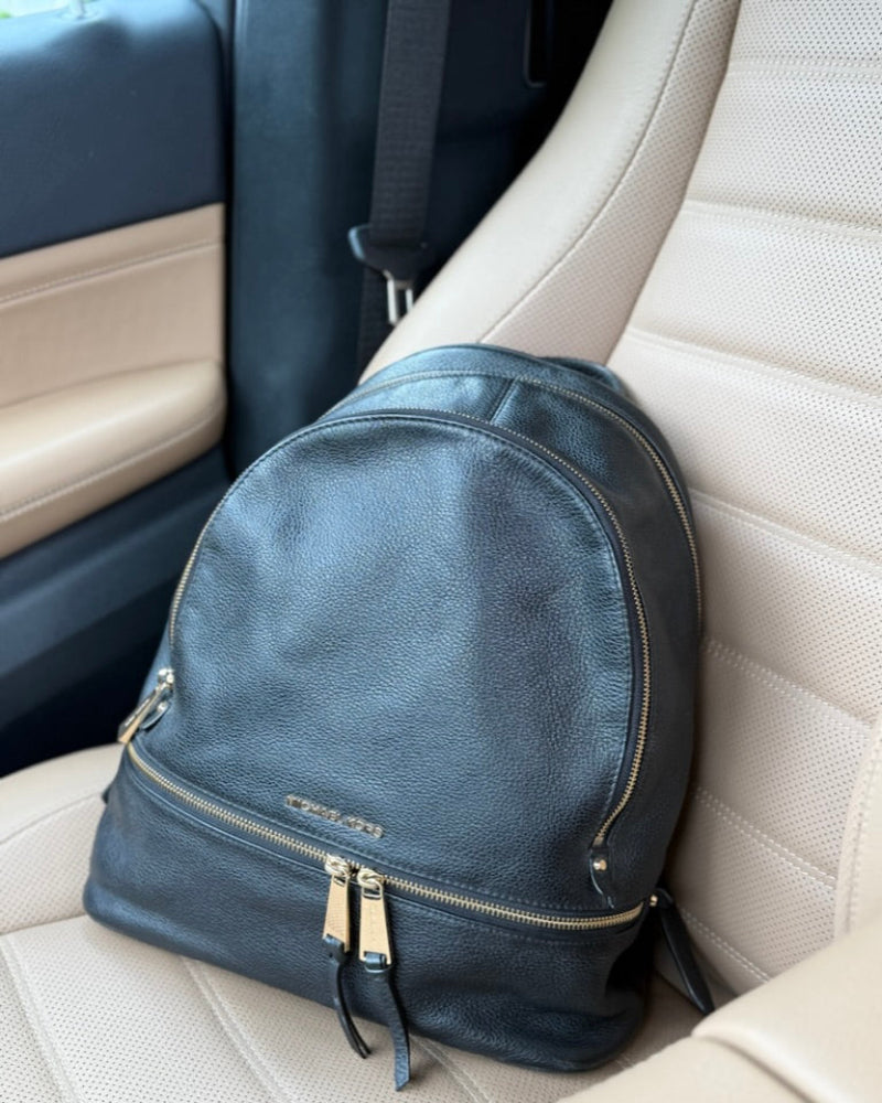 batoh_michael_kors_kozeny_cerny