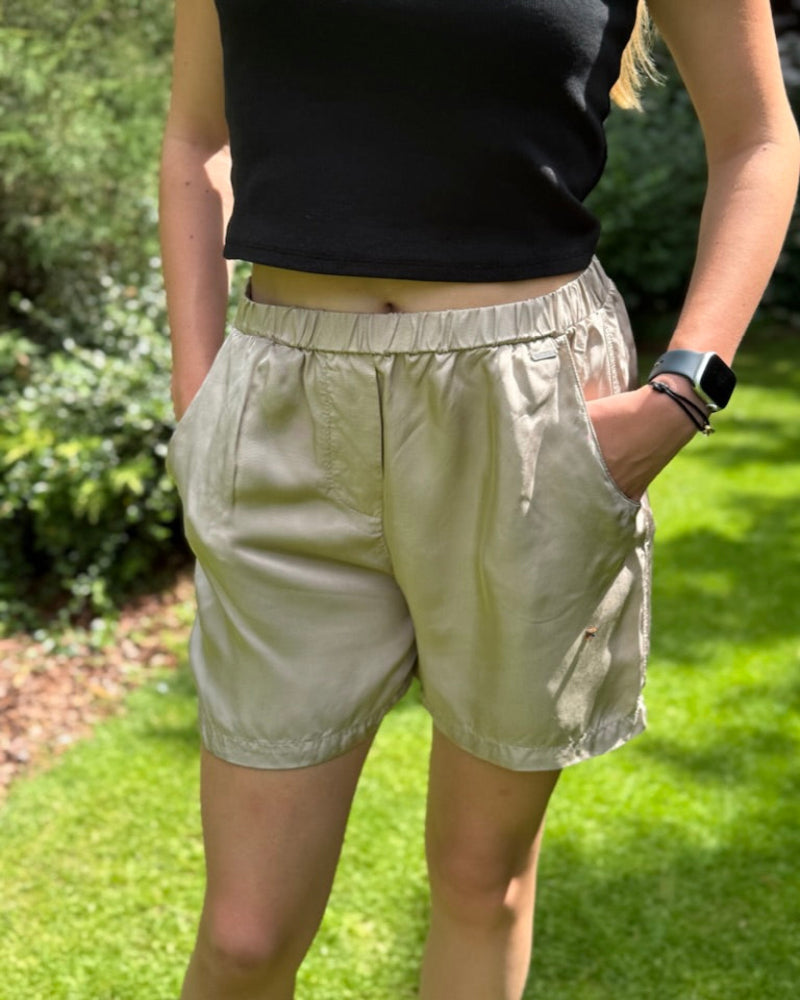 kraťasy_armani_exchange_leskle_bezove