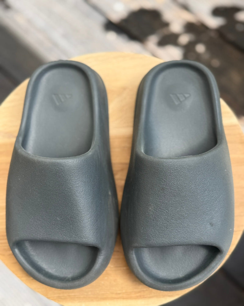 pantofle_adidas_yeezy_slides_granite_36