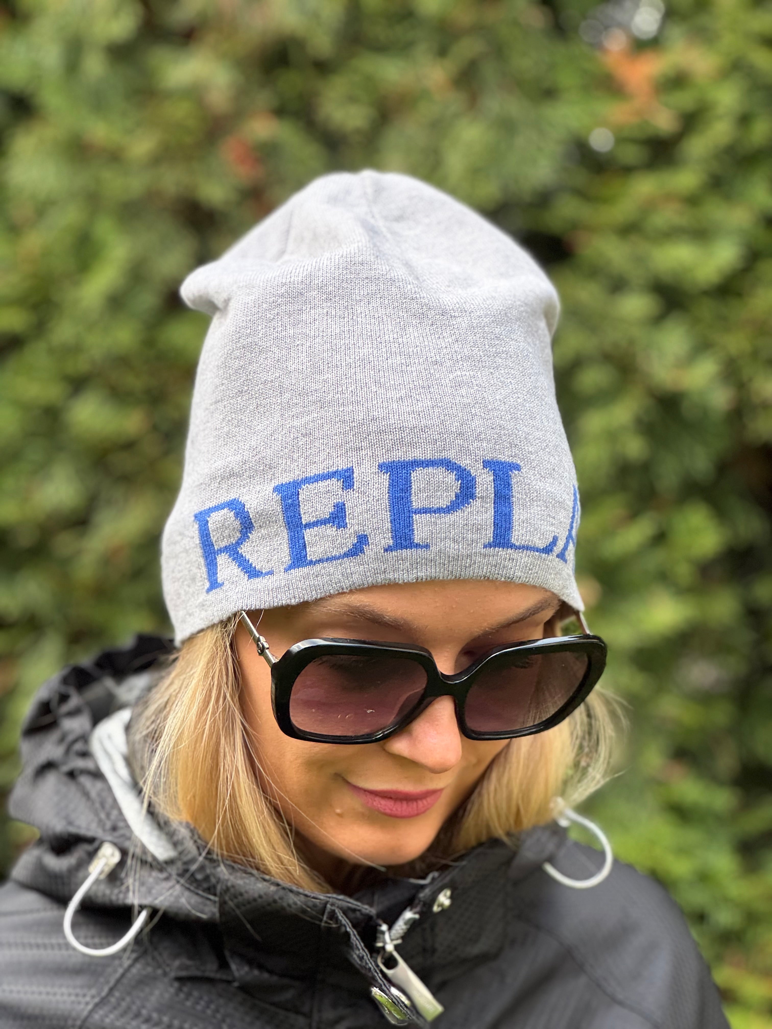 Women's cap Replay red with label 