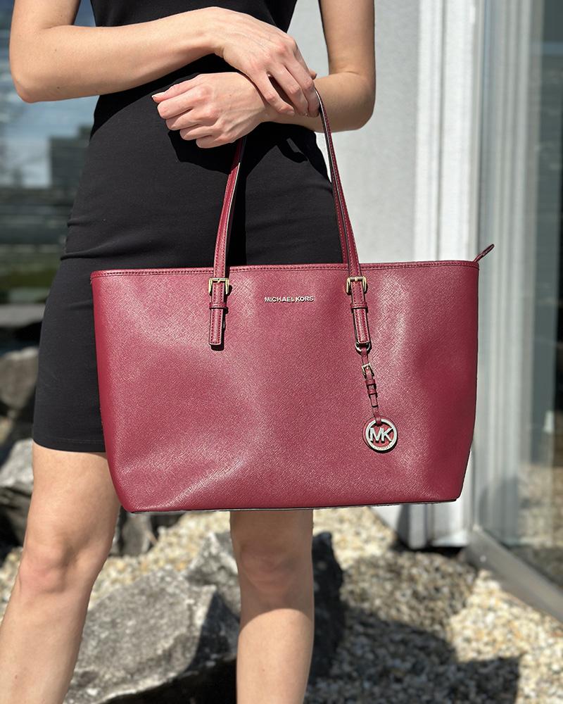 Kabelka dámská Michael Kors JET SET TRAVEL vínová